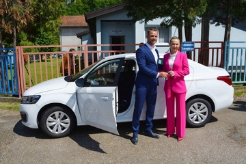 Lopare: Stanivuković donirao vozilo dječijem vrtiću (FOTO)