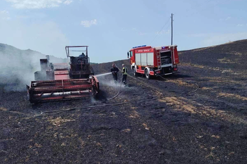 Izgorjeli kombajn i 12 duluma pšenice u Pilici