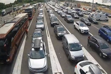 Velike gužve i na graničnim prelazima Srbije