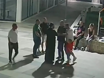 Sveštenik napadnut u Trebinju, objavljen snimak napada (VIDEO)