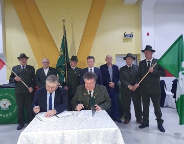 Pobratimili se lovci "Dubrava" iz Zabrđa i slovenačkog Kidričeva: Održano lovačko veče u Ugljeviku
