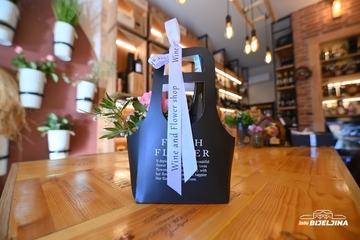 Idealan poklon za Trojice: Raskošna ponuda Wine and Flower shopa oduševiće slavljenike (FOTO)
