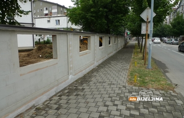 Bijeljina: U toku izgradnja ograde oko Salihbegovića džamije (FOTO)