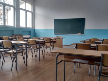 Pao dio plafona tokom nastave u školi u Kovilju, učenik lakše povrijeđen