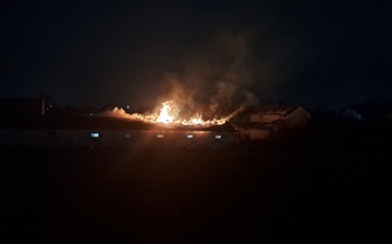 Bijeljina: Požar u Gojsovcu - gori farma svinja