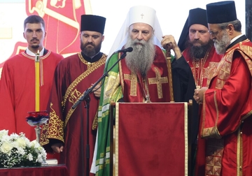 Patrijarh Porfirije poslao SNAŽNU PORUKU na centralnom komemorativnom skupu u Mrkonjić Gradu
