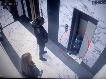 Jezivi snimak: Dječak upao u okno lifta, spasila ga brza reakcija oca