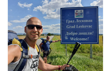 Srpčani već 20 dana pješače ka Hilandaru: Uz volju i vjeru ni hiljadu kilometara nije mnogo