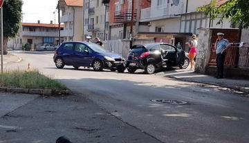 Dvoje djece POVRIJEĐENO u sudaru u Bijeljini (FOTO)