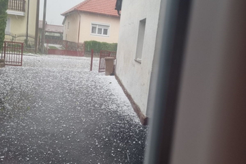 Nevrijeme pogodilo Bihać: Grad i kiša napravili haos 