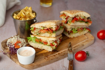 Turisti dodatno naplatili u restoranu što su mu prepolovili sendvič