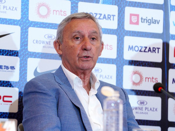 Smijenjen Svetislav Pešić!