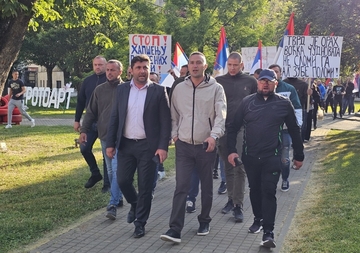 Ljubiša Petrović i pristalice SDS-a u znak podrške Miličeviću provele noć ispred Tužilaštva 