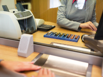Banke počele da POVEĆAVAJU RATE KREDITA: Nema više "jeftinog" novca za građane