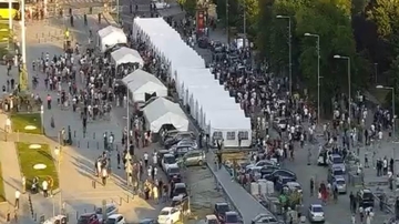 Dvostruki protest u Beogradu: Građani i studenti ispred RIK-a, kontra-skup kod Skupštine