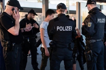 Pokušali da prošvercuju maloljetnike iz Švedske u BiH