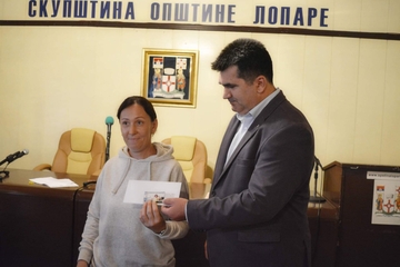 Lopare: Uručene 64 ponosne kartice