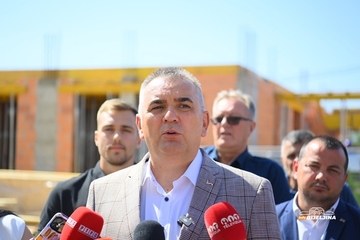 Minić u Bijeljini poručio: Oko 290.000 penzionera dobija pomoć od 80 do 120 KM