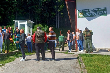 Emotivna priča šumara kojem kasne plate: Umjesto hljeba u torbi nosio papire