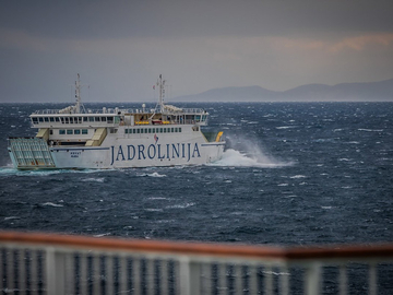 Hrvatska: Trajekt udario u dva broda, jedan potonuo