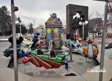 VAŠAR U CENTRU BIJELJINE Ringišpili stigli gdje im mjesto nije (FOTO)