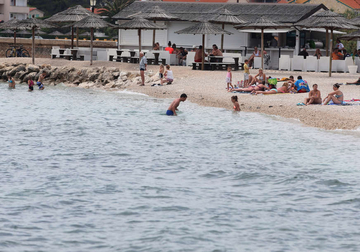 Svekrva i snaja napravile scenu na plaži: Posvađale se pred svima