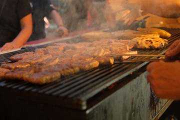 Poznati ugostitelji iz Banjaluke otkrili: Šta mora imati dobar ćevap? (FOTO)