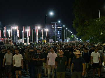 Protesti širom Srbije - demolirane prostorije SNS