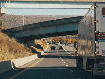 Evropska zemlja u jednoj noći promijenila stranu vožnje: Signalizaciju zamijenili za četiri sata