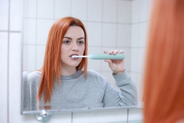 Karijes možete dobiti i ako se ljubite s osobom koja ne pazi na oralnu higijenu