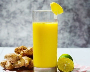 “Žuti sok” topi masnoće i ubrzava metabolizam: Ljetni hit napitak od samo četiri sastojka