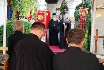 Bijeljina: Večernje bogosluženje uoči krsne slave Manastira Svetog Vasilija Ostroškog