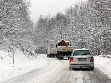 Auto-moto savez RS upozorio vozače: Poledica i snijeg u višim krajevima na istoku Srpske