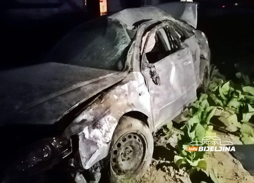 Nezgoda u Ljeljenči kod Bijeljine, automobil se prevrnuo nekoliko puta (FOTO)