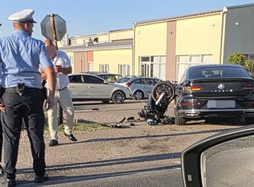 Još jedan udes u Bijeljini, motociklista prevezen na Urgentni (FOTO)