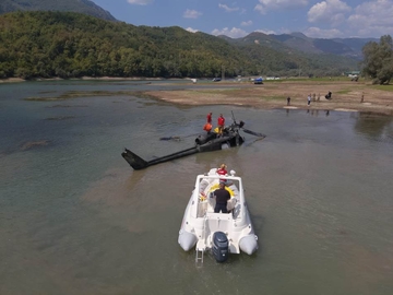 Helikopter izvučen iz Jablaničkog jezera
