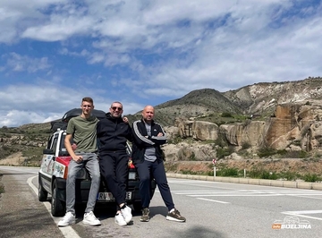 Humani Bijeljinci se vratili iz Dubaija: Tri hrabra mladića i stara panda postigli cilj vrijedan divljenja (FOTO)