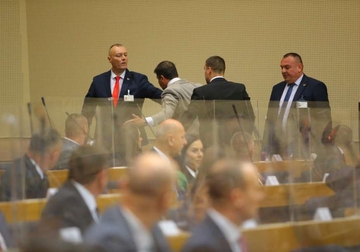 Vukanović o incidentu u Narodnoj skupštini (VIDEO)