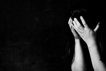 Pijana djevojčica (15) iz Slavonije u 3 ujutro TUKLA MAJKU: Nesrećnu ženu gađala čašom u glavu