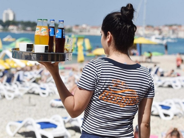 Plata do 2.500 evra i smještaj: Hrvatska hitno traži sezonce u turizmu