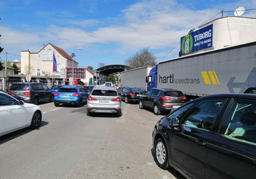 VOZAČI, OPREZNO I STRPLJIVO Na ulazu u BiH duža zadržavanja