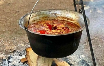 Tradicionalni "Zlatni kotlić Semberije" u Banji Dvorovi – evo kada počinje takmičenje