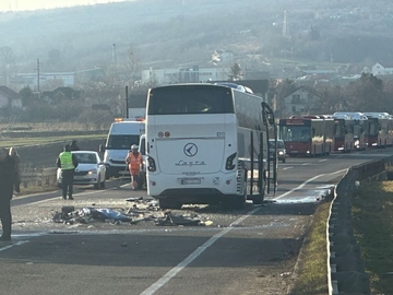 Novi detalji teške nesreće u Srbiji: Autobus preticao kolonu i direktno udario u drugi