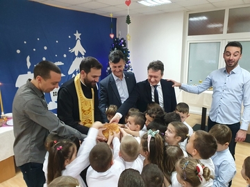 "SLAVE OD MALIH NOGU“ Mališani Dječijeg vrtića „Duško Radović“ iz Ugljevika proslavili krsnu slavu Nikoljdan