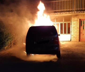 NAPADNUTI DOK SU OBAVLJALI UVIĐAJ! Gorio terenac, policajci napadnuti pri intervenciji