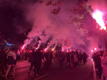 Veliki broj Novosađana dočekao studente (VIDEO)
