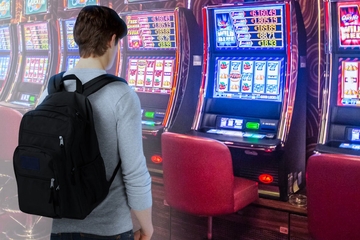 CG zabranila terminale za klađenje u kafićima, u Srpskoj i dalje dostupni maloljetnicima