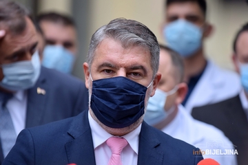 Poziv na petominutnu obustavu rada zbog sankcija Šeraniću