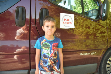 Živi sa bakom u teškim uslovima: Četvorogodišnjem Viktoru potrebna pomoć humanista