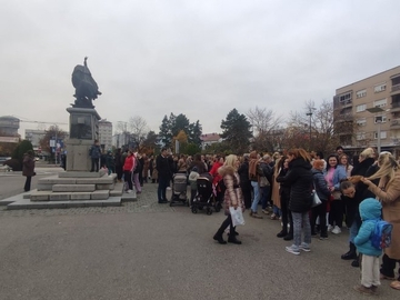 Protest roditelja čija djeca borave u Vrtiću "Čika Јova Zmaj" u Bijeljini